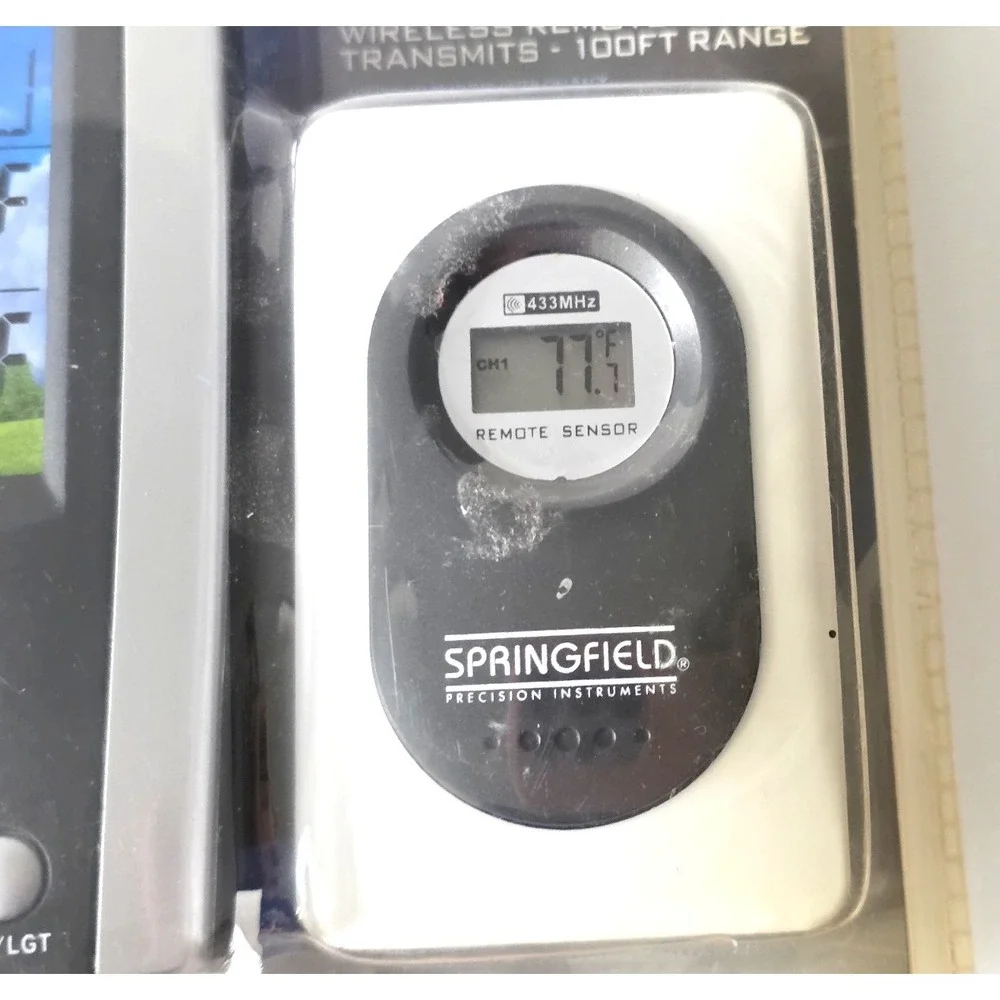Wirelss Weather Station Digital Alarm Clock w/‎ Remote Sensor.Battery Operated.
